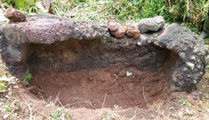www.nusabali.com-warga-temukan-batu-menyerupai-sarkofagus