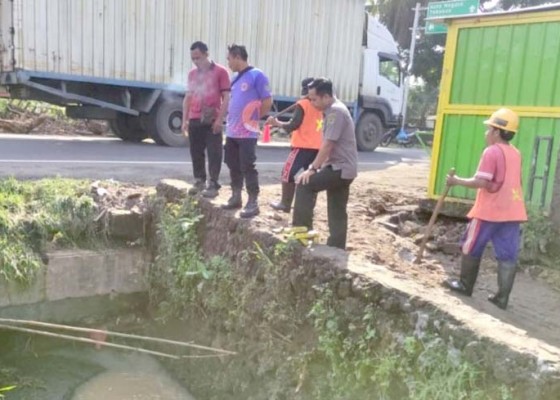 Nusabali.com - gorong-gorong-mampet-jalan-raya-di-sumbersari-rawan-banjir