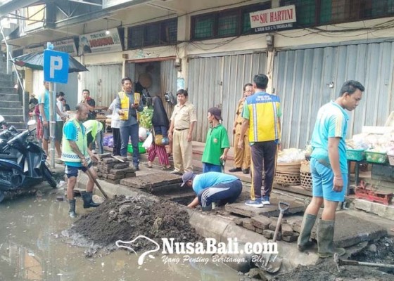 Nusabali.com - drainase-pasar-anyar-mulai-diperbaiki
