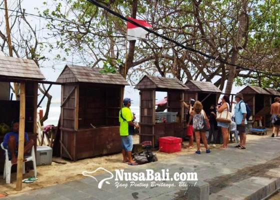 Nusabali.com - lapak-pedagang-pantai-kuta-dinilai-ganggu-pemandangan