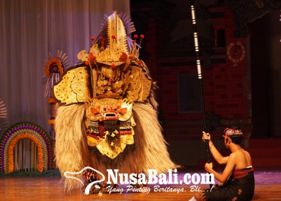 Nusabali.com - tampil-berpasangan-22-seniman-bapang-barong-dan-makendang-tunggal-pukau-parasen-isi-denpasar