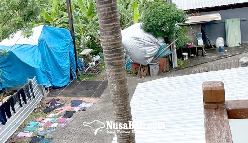 www.nusabali.com-ngaku-tak-ingin-jauh-dari-anak-yang-ada-di-slb-pemulung-nekat-tinggal-di-lahan-kosong
