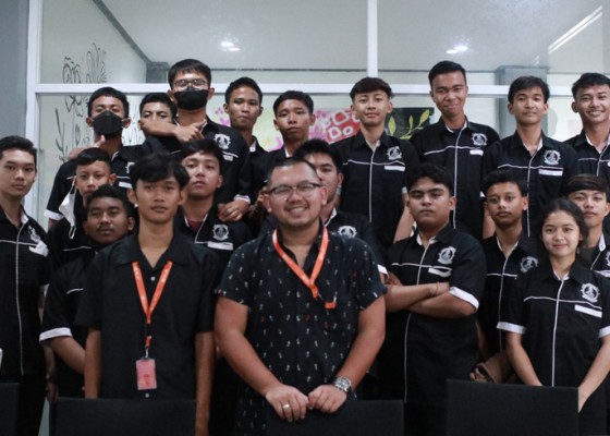 Nusabali.com - blip-academy-ciptakan-iklim-belajar-baru-melalui-kelas-industri-bersama-smk-dwijendra-denpasar