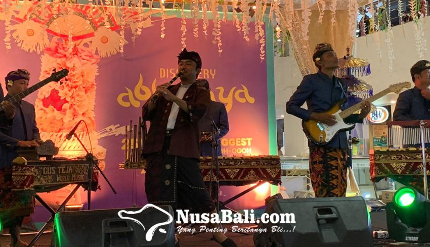 www.nusabali.com-buat-suasana-lebih-intimate-gus-teja-world-music-buai-pengunjung-di-discovery-mall-bali