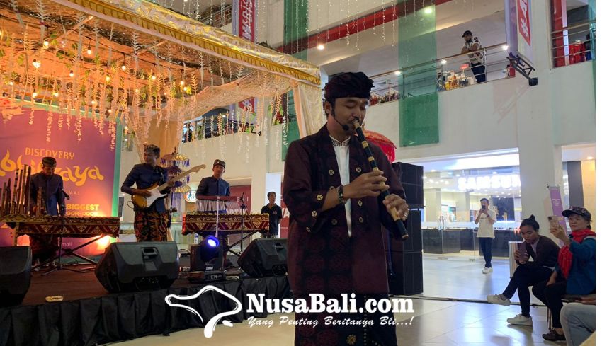 www.nusabali.com-buat-suasana-lebih-intimate-gus-teja-world-music-buai-pengunjung-di-discovery-mall-bali