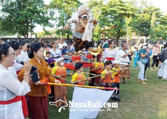 Nusabali.com - anak-anak-paud-antusias-ikut-pawai-ogoh-ogoh-mini-di-banjar-pegok