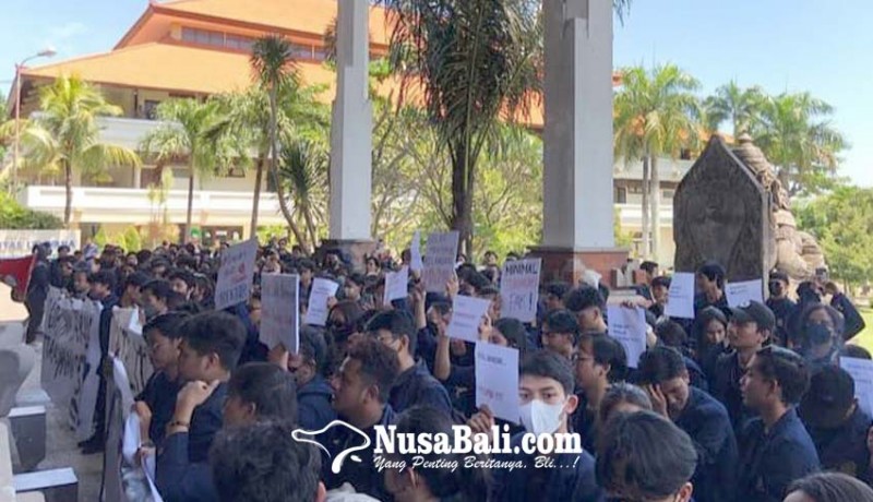 www.nusabali.com-ratusan-mahasiswa-unud-aksi-demo-rektorat-sepakat-perbaiki-sistem-spi