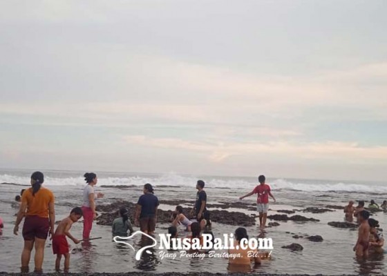 Nusabali.com - ngembak-gni-masyarakat-padati-pantai