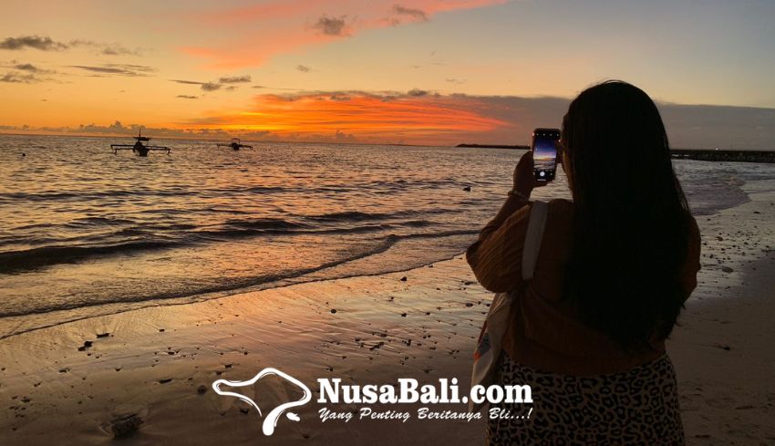 www.nusabali.com-pantai-kelan-menikmati-indahnya-sunset-sambil-jepret-pesawat-landing