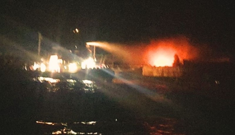 www.nusabali.com-police-help-handle-tanker-fire-incident-in-ampenan-waters