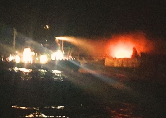 Nusabali.com - police-help-handle-tanker-fire-incident-in-ampenan-waters