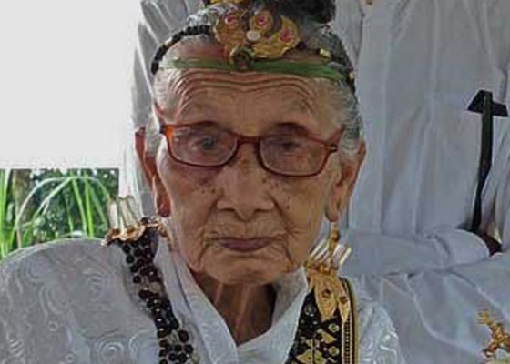 Nusabali.com - usia-104-tahun-ida-pedanda-buruan-masih-eksis-muput-upacara