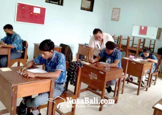 Nusabali.com - 23-siswa-slb-jimbaran-jalani-ujian-akhir