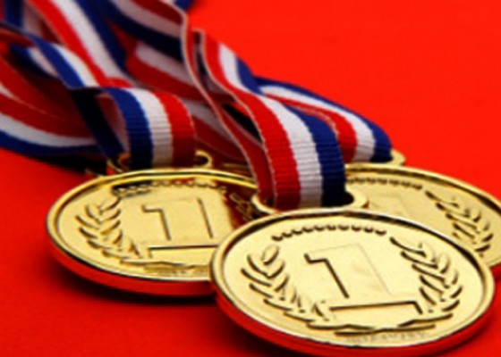 Nusabali.com - binaraga-hindari-bagi-bagi-medali