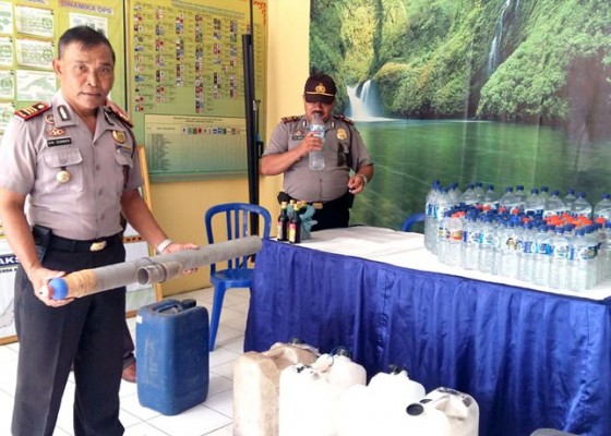 Nusabali.com - polisi-amankan-ratusan-liter-arak