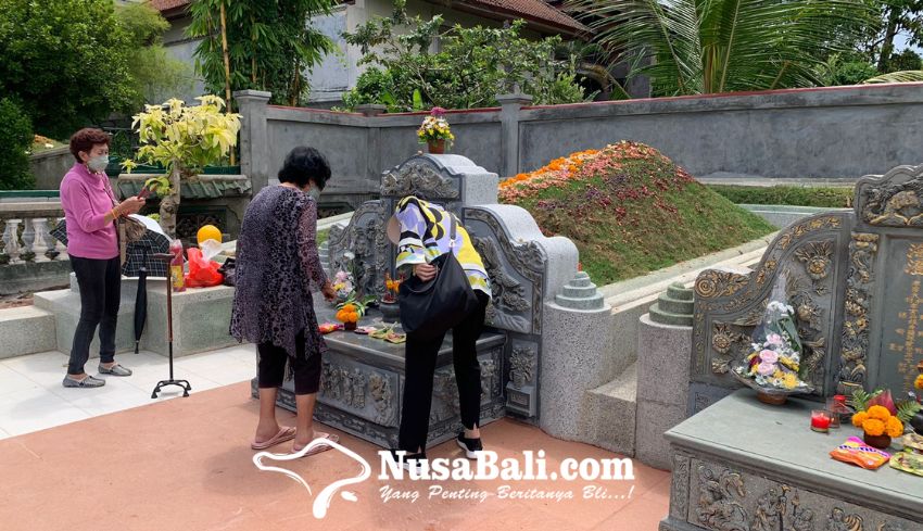 www.nusabali.com-warga-tionghoa-klungkung-ritual-cheng-beng
