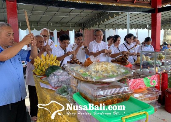 Nusabali.com - warga-tionghoa-klungkung-ritual-cheng-beng