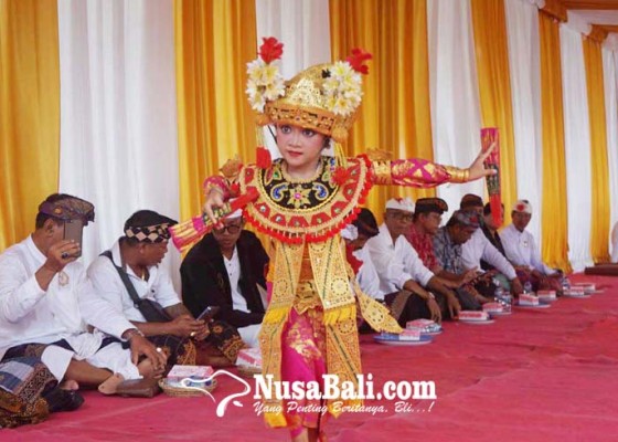 Nusabali.com - tari-condong-siswi-kelas-i-sd-memukau