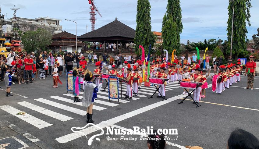 www.nusabali.com-parade-drumband-tk-jadi-hiburan-masyarakat-klungkung