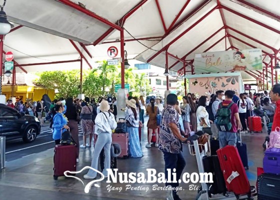 Nusabali.com - turis-domestik-mengalir-ke-bali-pergerakan-penumpang-di-bandara-tembus-33-ribu