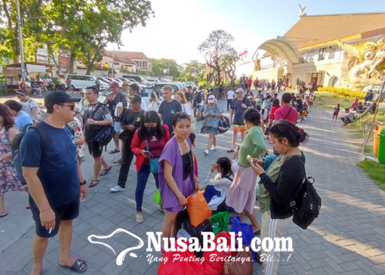 Nusabali.com - kawasan-dermaga-sanur-kerap-macet-pemkot-rancang-pembuatan-kantong-parkir