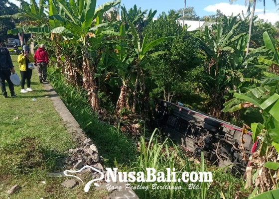 Nusabali.com - kecelakaan-beruntun-dua-bus-dan-motor-11-luka-luka