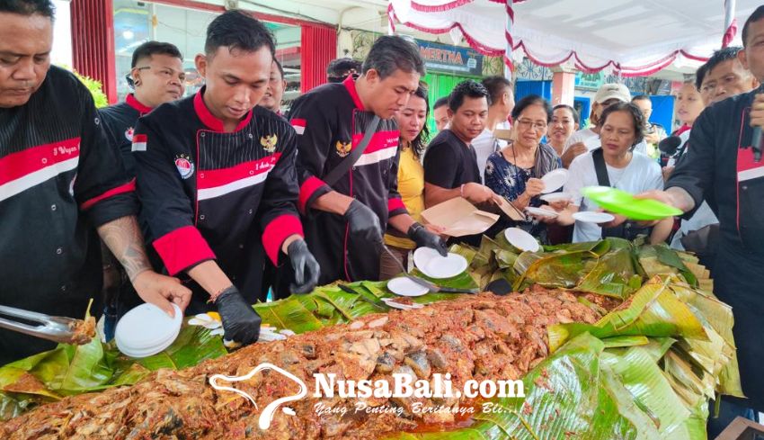 www.nusabali.com-spektakuler-pembuatan-opokan-seberat-100-kg-makanan-khas-dari-desa-kusamba-klungkung