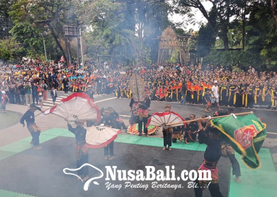 Nusabali.com - hari-tari-sedunia-di-denpasar-terguyur-hujan-gus-eka-manca-berkah-tumpek-wayang