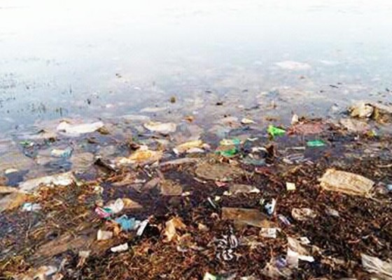 Nusabali.com - sampah-dan-limbah-penuhi-lagoon-pantai-sawangan