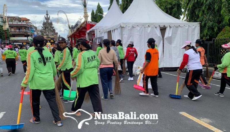 www.nusabali.com-dlhp-klungkung-turunkan-108-petugas-kebersihan-saat-festival-semarapura