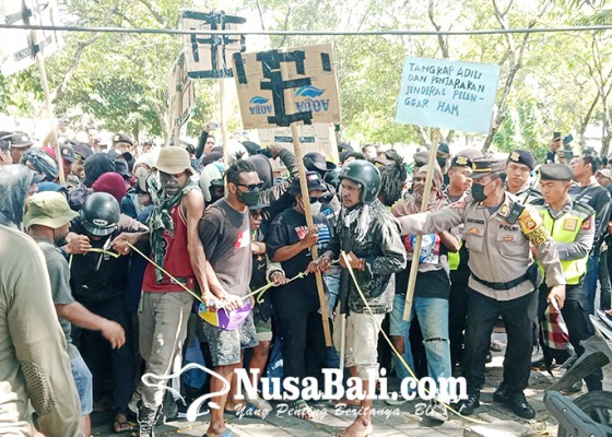 Nusabali.com - demo-mahasiswa-papua-dibubarkan-polisi