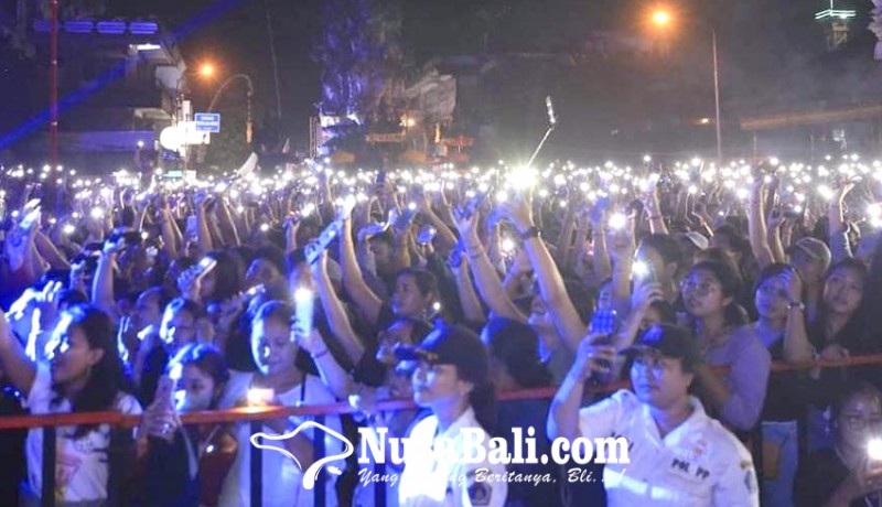 www.nusabali.com-ribuan-pengunjung-padati-penutupan-festival-semarapura