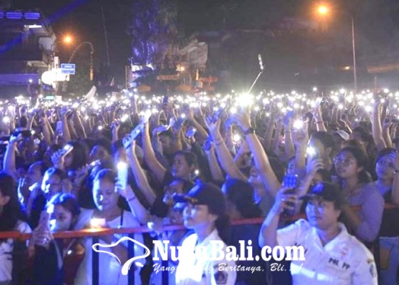 Nusabali.com - ribuan-pengunjung-padati-penutupan-festival-semarapura