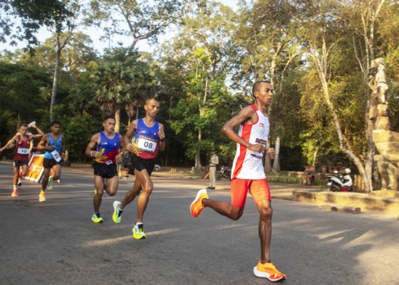 Nusabali.com - maraton-sukses-kawinkan-medali-emas