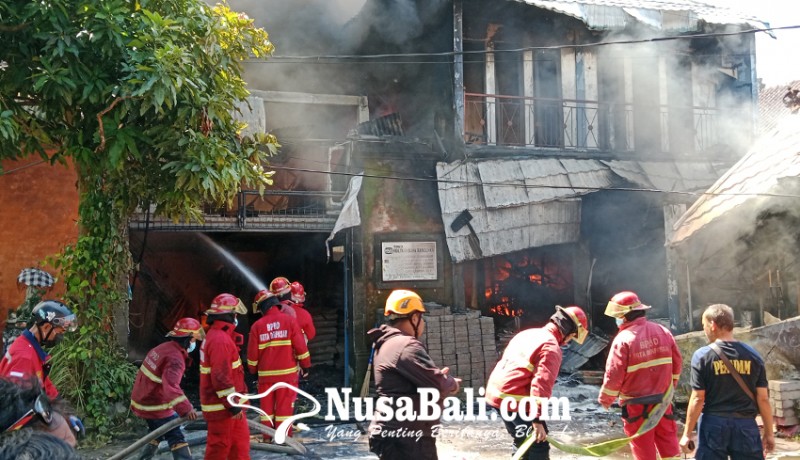 www.nusabali.com-toko-bangunan-dua-lantai-terbakar-siang-bolong