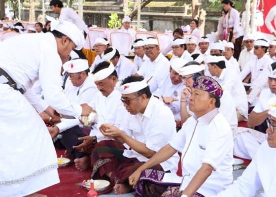 Nusabali.com - gubernur-dan-walikota-hadiri-karya-mamungkah-di-desa-adat-peguyangan