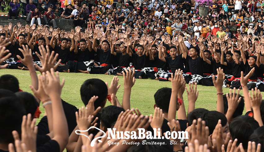 www.nusabali.com-cak-massal-libatkan-1000-siswa-sd-smp-semarakkan-hardiknas-di-kabupaten-klungkung