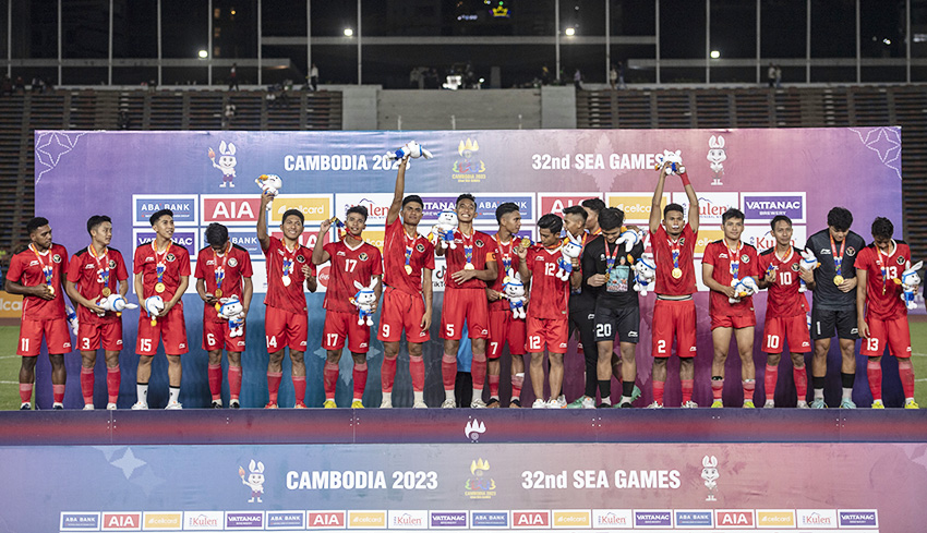 www.nusabali.com-emas-setelah-penantian-32-tahun-timnas-sepak-bola-indonesia-libas-thailand-5-2
