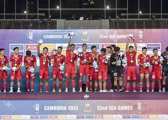 Nusabali.com - emas-setelah-penantian-32-tahun-timnas-sepak-bola-indonesia-libas-thailand-5-2