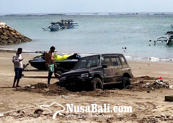 Nusabali.com - dua-hari-dua-mobil-terjebak-di-pasir-pantai
