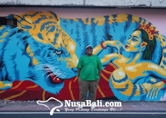 Nusabali.com - mural-wanita-bali-dan-harimau-hiasi-dinding-dangin-puri