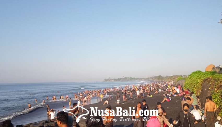 www.nusabali.com-banyupinaruh-masyarakat-lebur-mala-di-pantai