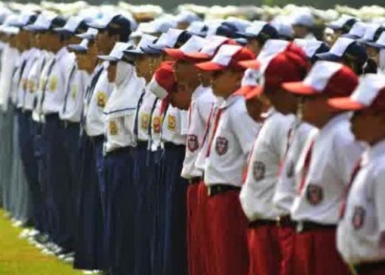 Nusabali.com - sekolah-tidak-berani-siapkan-seragam