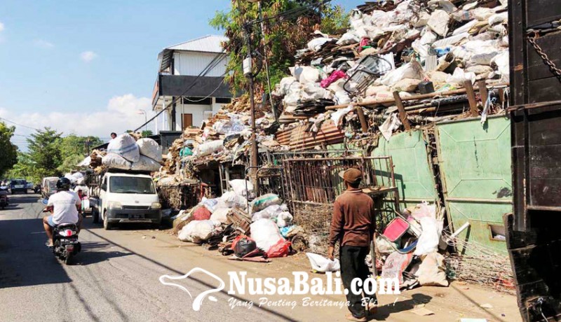 www.nusabali.com-pemilik-usaha-rongsokan-diberi-tenggat-waktu-bersihkan-tumpukan