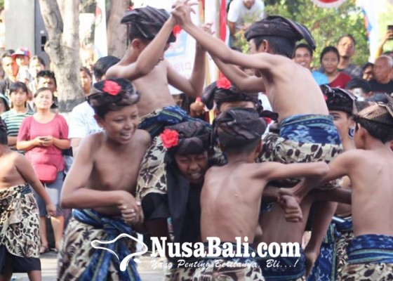 Nusabali.com - dari-buleleng-ada-tradisi-nyakan-diwang-hingga-pangalantaka