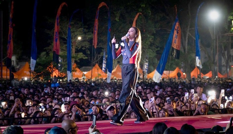 www.nusabali.com-mahalini-hipnotis-ribuan-penonton-di-bangli
