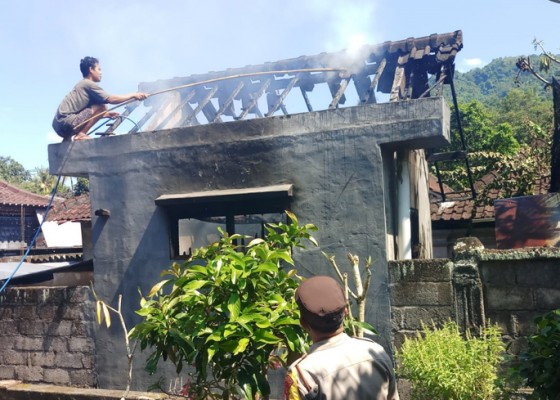 Nusabali.com - dapur-terbakar-kerugian-diperkirakan-rp-40-juta