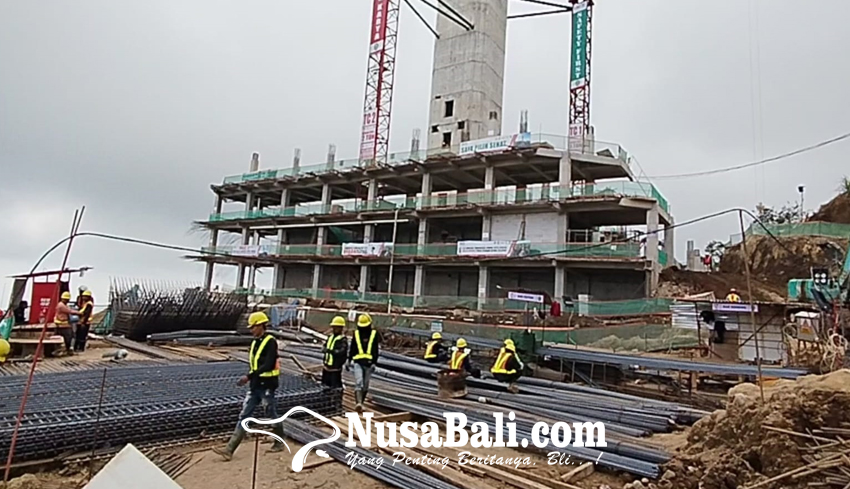 www.nusabali.com-dikebut-pekerja-proyek-turyapada-tower-lembur