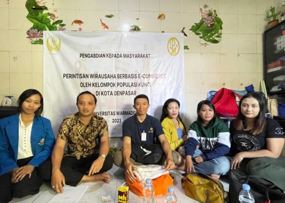 Nusabali.com - tim-dosen-pengabdian-universitas-warmadewa-sasar-kelompok-populasi-kunci-di-denpasar