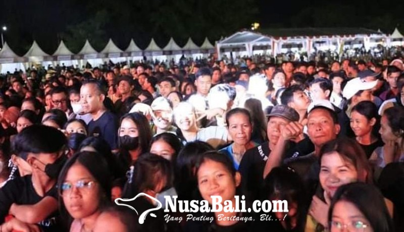 www.nusabali.com-ribuan-penonton-padati-konser-bhakti-soekarno